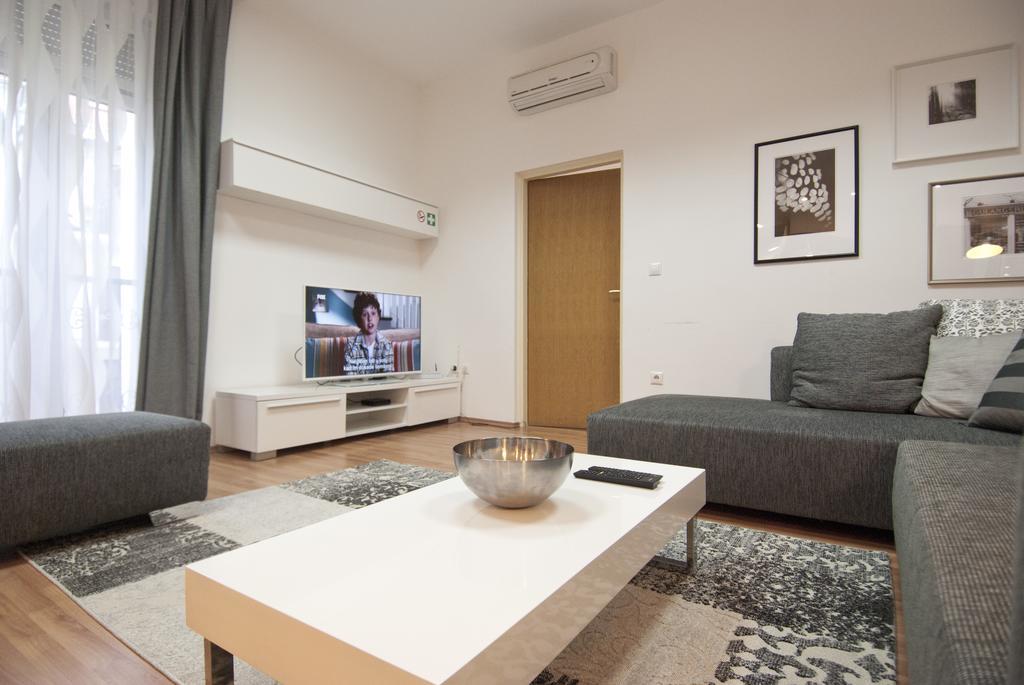 City Lights Apartment Zagabria Esterno foto