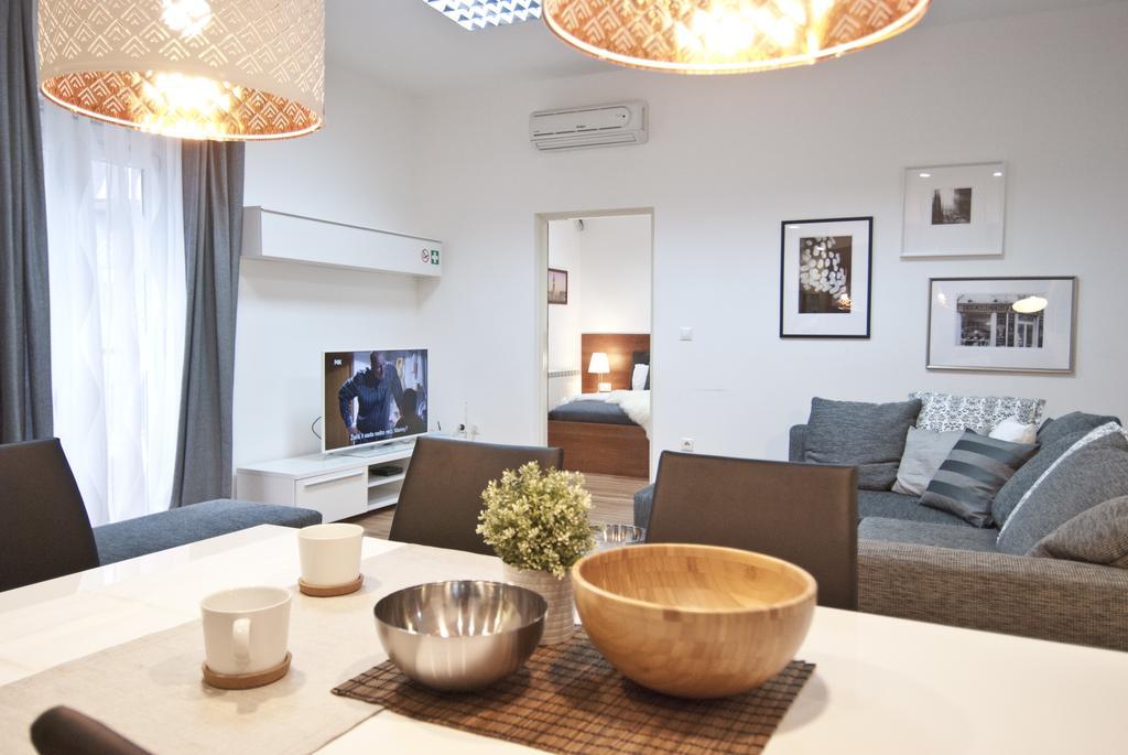 City Lights Apartment Zagabria Esterno foto